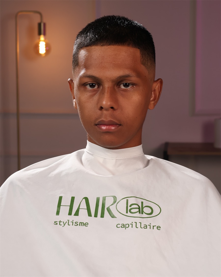 Buzz cut sous la cape Hair Lab
